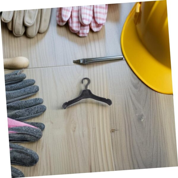 80 Mini-Kunststoff-Kleiderbügel für Puppen – Organizer und Zubehör für Puppenhäuser