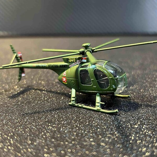 US Army OH-6A Cayuse 1:100 Legierungshubschraubermodell, perfekt zum Sammeln und Verschenken