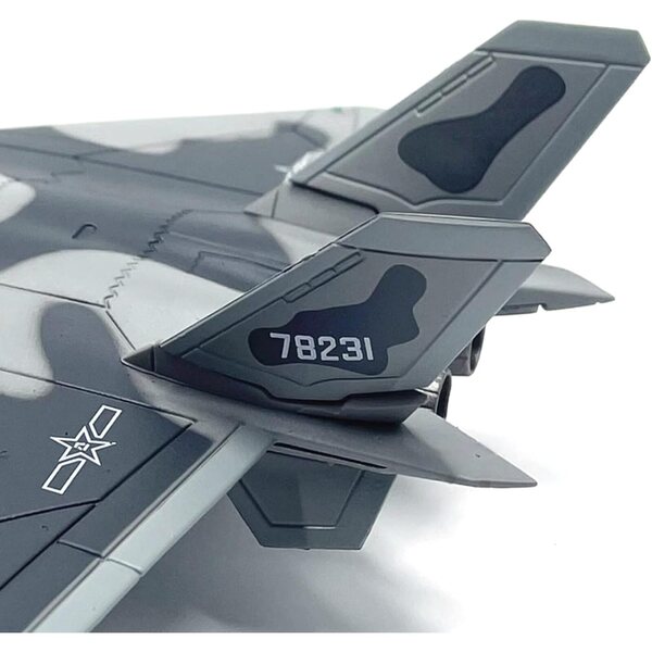 1:100 Chengdu J-20 Kampfflugzeugmodell der chinesischen Luftwaffe aus Legierung und PC, perfekte Dekoration