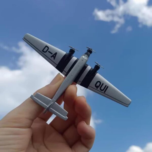 WWII Deutschland Junkers Ju 52 Flugzeugmodell im Maßstab 1:250 aus Legierung und PC – Sammlerstück