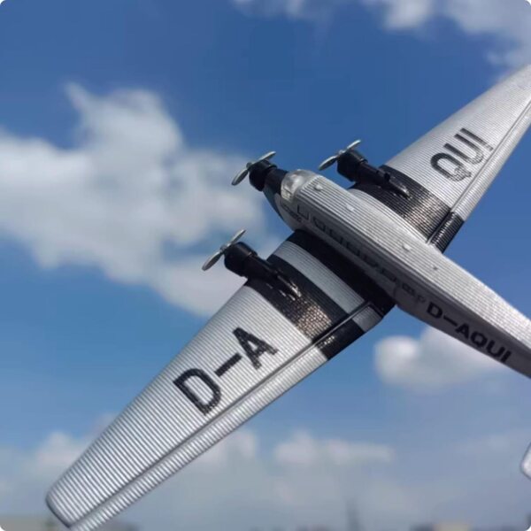 WWII Deutschland Junkers Ju 52 Flugzeugmodell im Maßstab 1:250 aus Legierung und PC – Sammlerstück