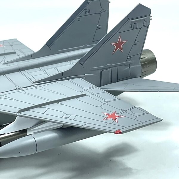 MiG-31 1:72 DAGIJIRD Flugzeugmodell mit Ständer – Sammlung und Dekoration