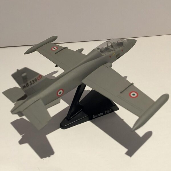 Italien MB339 Fighter 1:94 Legierungsflugzeugmodell | Sammlung und Dekoration
