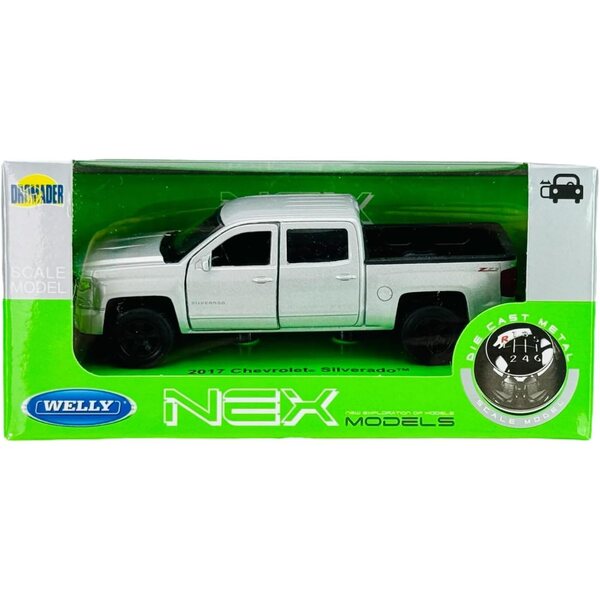 Chevrolet Silverado, 4. Januar 2018, silbernes Modell im Maßstab 1/34–1/39 aus Metall