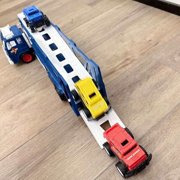 XGarage Spielzeugtransporter mit Rampe und 3 Mini-Trägheitsautos für Kinder