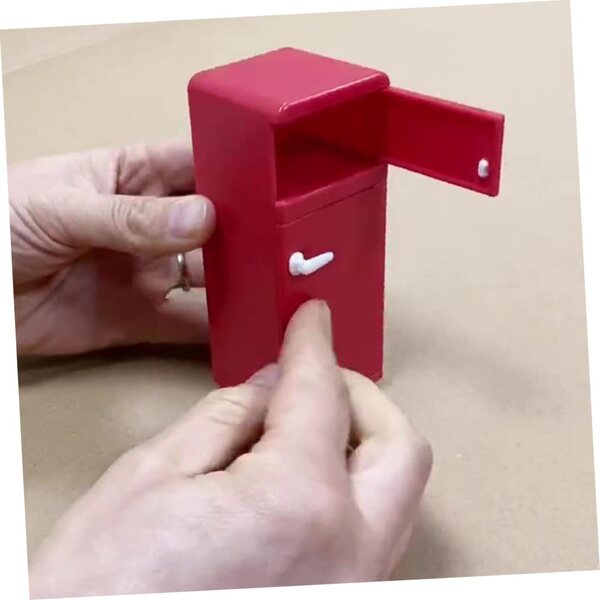 Mini Frigorifero Rosso in Plastica 1:12 per Casa delle Bambole e Gioco Simulato