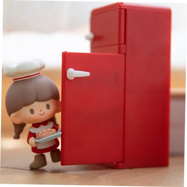 Mini Frigorifero Rosso in Plastica 1:12 per Casa delle Bambole e Gioco Simulato