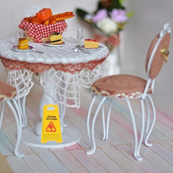 VICASKY Gelbes Miniatur-Wet-Boden-Schild für Puppenhaus im Innen- und Außenbereich