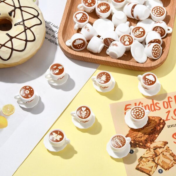 Stiesy Set 64 miniature piatti e tazze da caffè bianchi con latte art, 9 stili