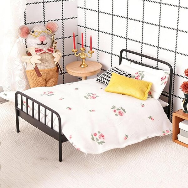 Mini-Vintage-Bett für Puppenhaus 1:12 mit Matratze und Metallstruktur