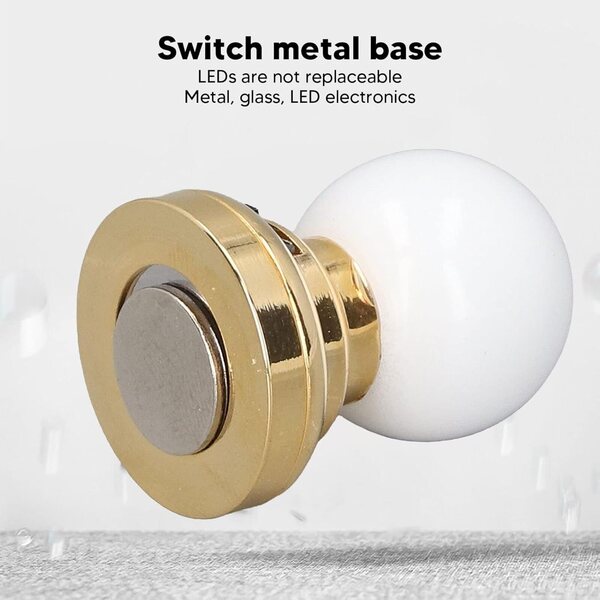 Batteriebetriebene Miniatur-Deckenleuchte Taidda mit Metallsockel und LED für Puppenhäuser