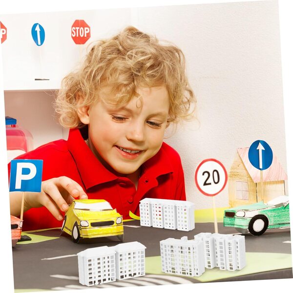 Set 4 Mini Edifici in Plastica per Micropaesaggi e Modelli Architettonici
