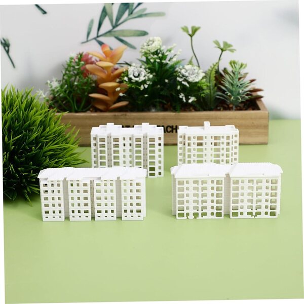 Set 4 Mini Edifici in Plastica per Micropaesaggi e Modelli Architettonici
