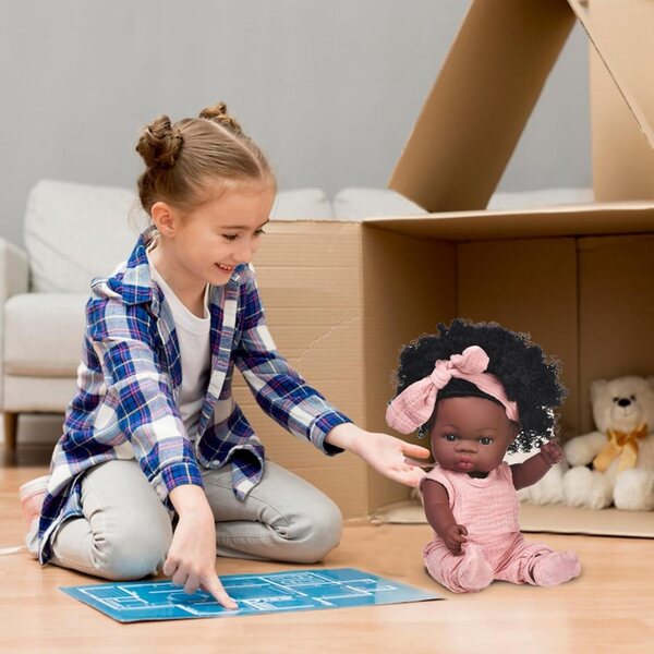 Realistische 33 cm große Babypuppe aus Vinyl mit positionierbarer schwarzer Haut und Schleife