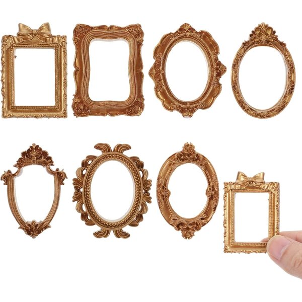 Set 7 Mini Cornici Vintage in Resina Dorata per Casa delle Bambole Scala 1/12