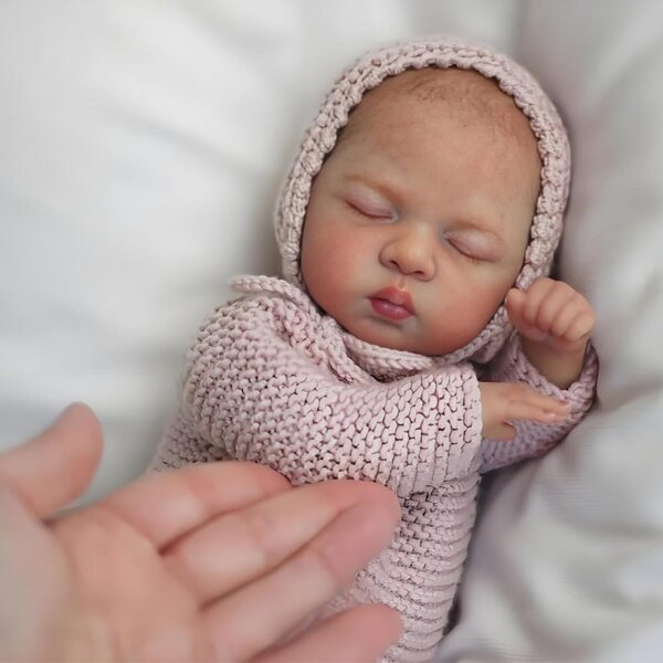 Bambola Reborn in Vinile 26 cm con Occhi Chiusi, Realistica e Morbida, Bambina Luca