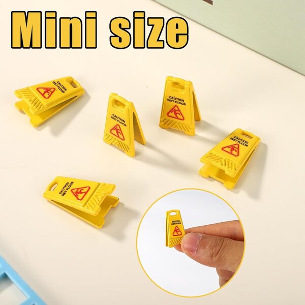 5 Mini Segnali Pavimento Bagnato Gialli in Lega per Casa delle Bambole 2,6x1,4 cm