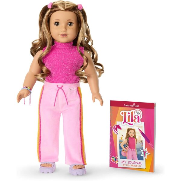 American Girl Lila 18-Zoll-Puppe mit Tagebuch – Mädchen des Jahres 2024