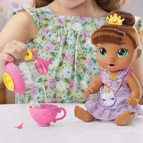 Baby Alive Sophia Sparkle Tea Party Puppe mit Zubehör und Windel 28 cm