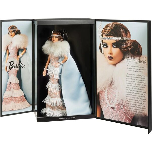 Barbie Signature Twenties im Luxus-Couture-Flapper mit puderblauem Umhang