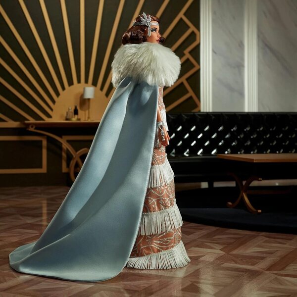 Barbie Signature Twenties im Luxus-Couture-Flapper mit puderblauem Umhang