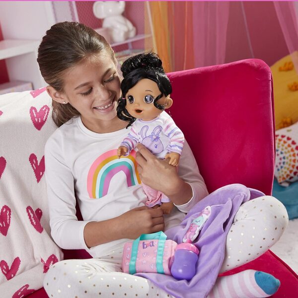 Baby Alive Bunny Sleepover Baby: 30,5 cm große Puppe mit Schlafsack und Hasenzubehör