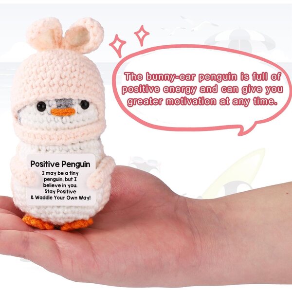 TOYMIS Positiver Wollpinguin mit Hasenmütze 11,5 cm – Ermutigendes Geschenk