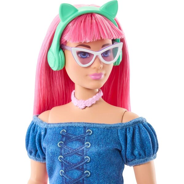 Barbie Mysteries Daisy Doll con vestito rimovibile e gattino con cuffie, gioco narrativo