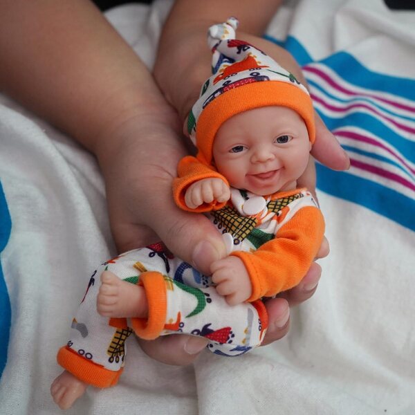 MYREBABY 7-Zoll-Silikon-Rebornpuppe, realistischer und weicher Körper wie ein Neugeborenes