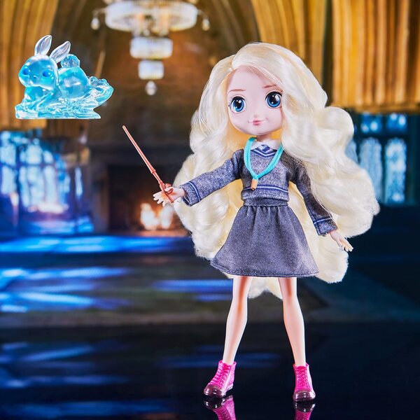 Bambola Luna Lovegood 20,3 cm con 2 abiti e 5 accessori, gioco Harry Potter per bambini 5+