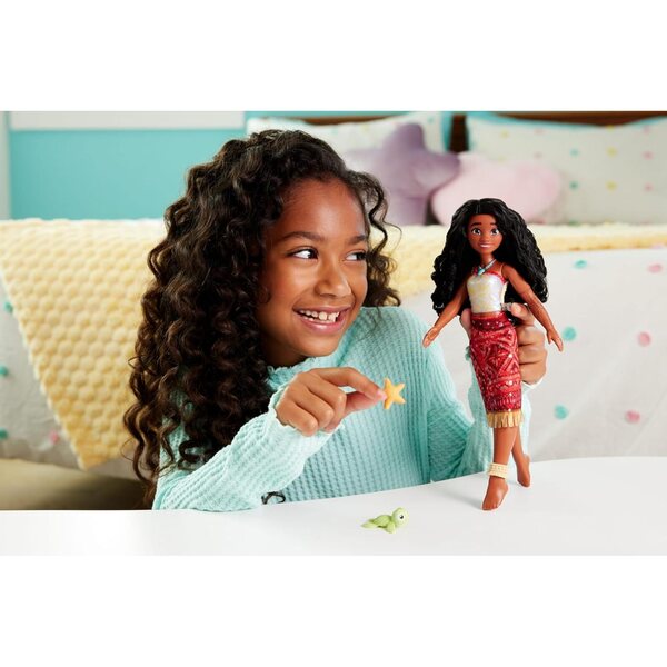 Bambola Moana 2 Mattel con corpetto che cambia colore e accessori, ispirata al film Disney