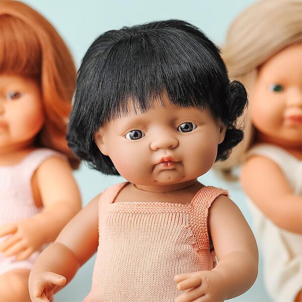 Miniland 38 cm große hispanische Puppe, handgefertigt, um etwas über Vielfalt und Inklusion zu lernen