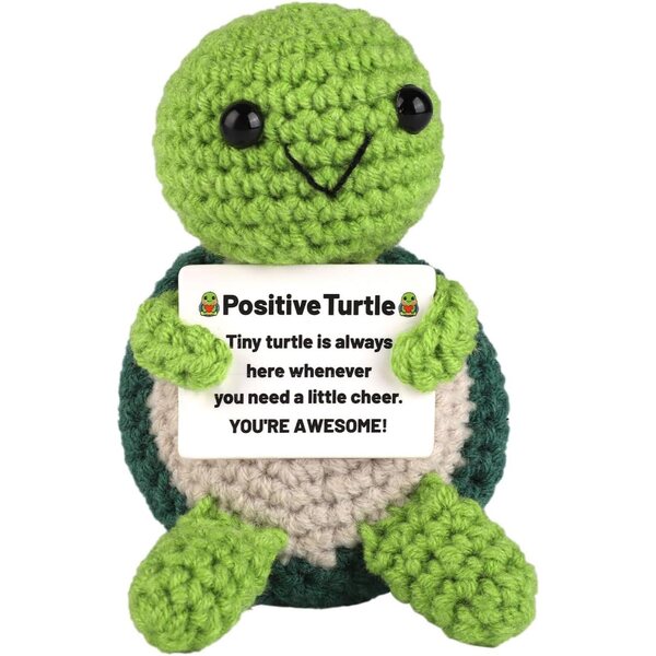 TOYMIS Mini grüne Häkelschildkröte – emotionales Spielzeug und motivierende Dekoration