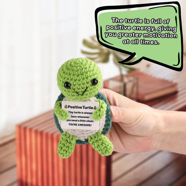 TOYMIS Mini grüne Häkelschildkröte – emotionales Spielzeug und motivierende Dekoration