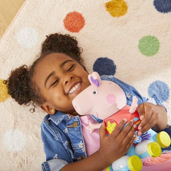 Hasbro Peppa Pig Roller Disco Peppa mit Lichtern, Musik und Bewegung, 11-Zoll-Puppen