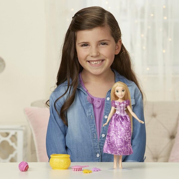 Hasbro Disney Princess Rapunzel Stamp and Style – Farbe ändern und Haare dekorieren