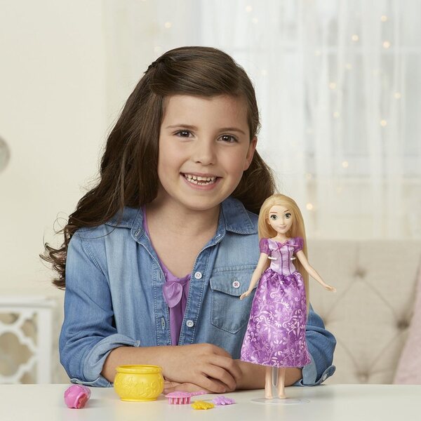 Hasbro Disney Princess Rapunzel Stamp and Style – Farbe ändern und Haare dekorieren