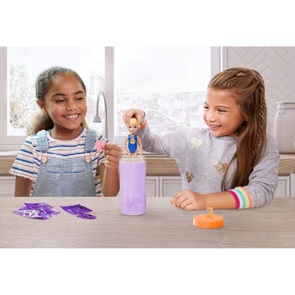Barbie Color Reveal Chelsea Nature Series mit 6 Überraschungen zum Thema Sonne – Puppe für Kinder ab 3 Jahren