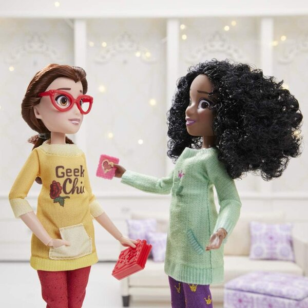 Disney Princess Comfy Squad Lässige und modische Tiana-Puppe von Hasbro