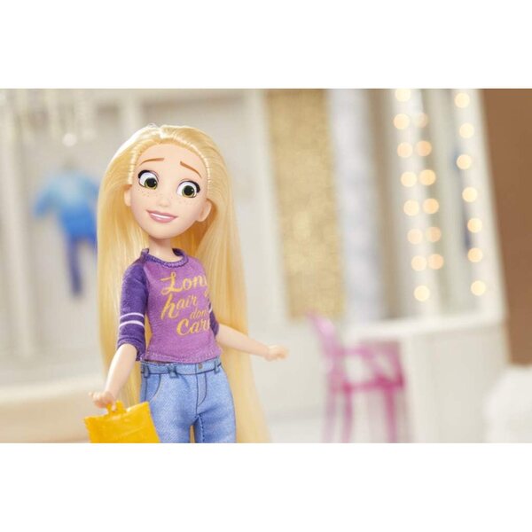 Disney Princess Comfy Squad Lässige und modische Tiana-Puppe von Hasbro