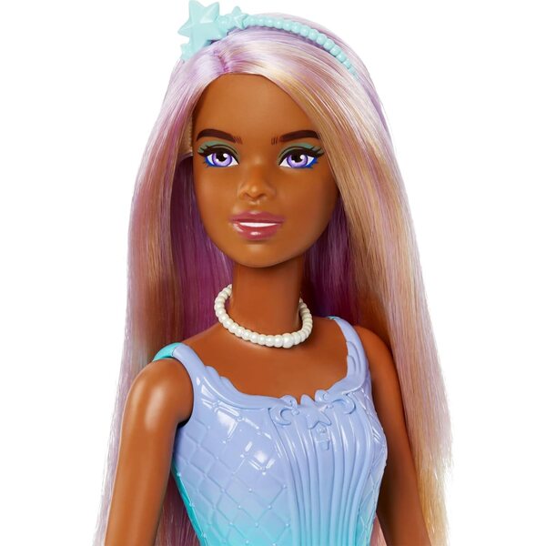 Barbie Core Royal 3 - Bambola Classica con Stile Elegante e Dettagli Curati