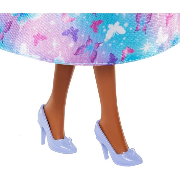 Barbie Core Royal 3 - Bambola Classica con Stile Elegante e Dettagli Curati
