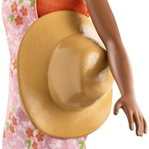 Barbie Sweet Orchard Farm Bambola con cappello e annaffiatoio, capelli neri