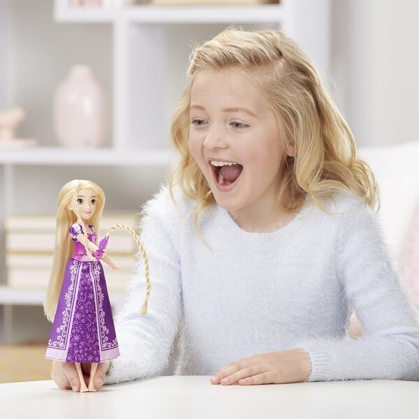 Bambola Disney Rapunzel con Abito, Funzione MuoviTreccia e Accessorio