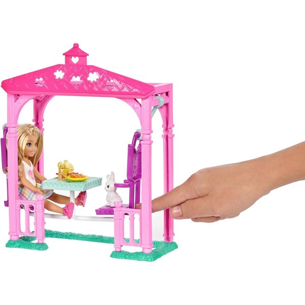 Barbie Club Chelsea con Coniglietto e Gazebo per Picnic - Playset Gioco All'aperto