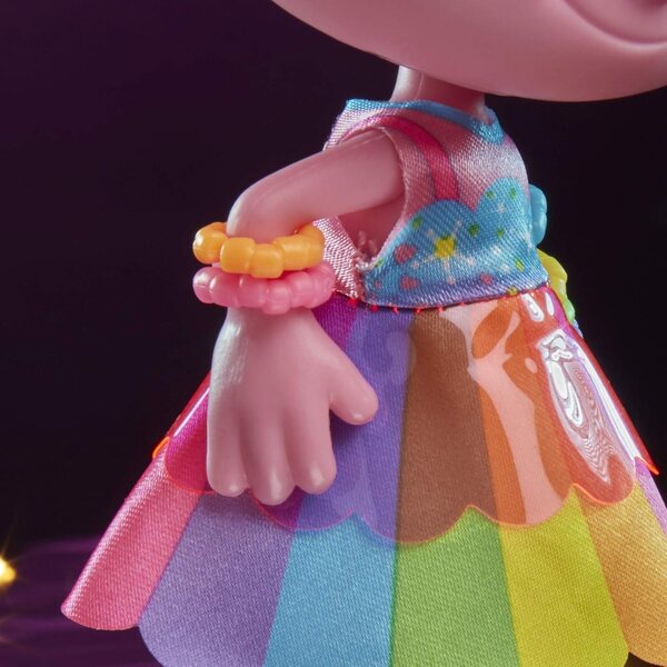 Hasbro Trolls World Tour - Poppy Glamour con 2 suoni e look Rock Pop multicolore