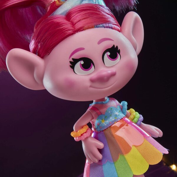 Hasbro Trolls World Tour - Poppy Glamour con 2 suoni e look Rock Pop multicolore