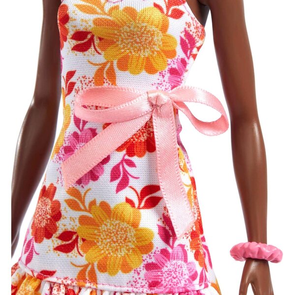 Barbie Loves the Ocean: bambola estiva con capelli ricci neri e accessori eco-friendly