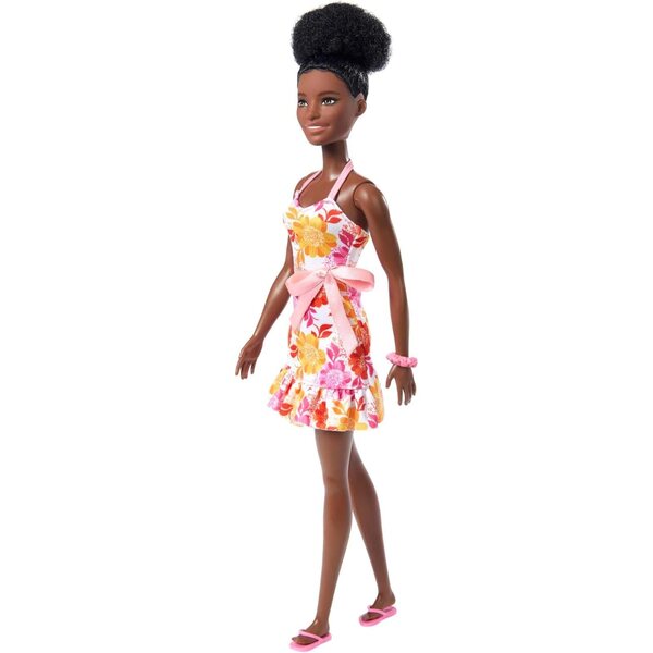 Barbie Loves the Ocean: bambola estiva con capelli ricci neri e accessori eco-friendly