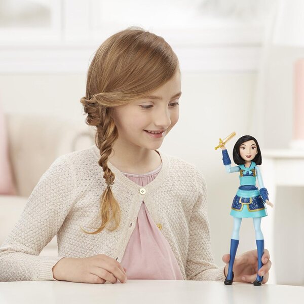 Disney Princess Mulan Abenteuerpuppe mit Rüstung und Schwert – Actionspiel